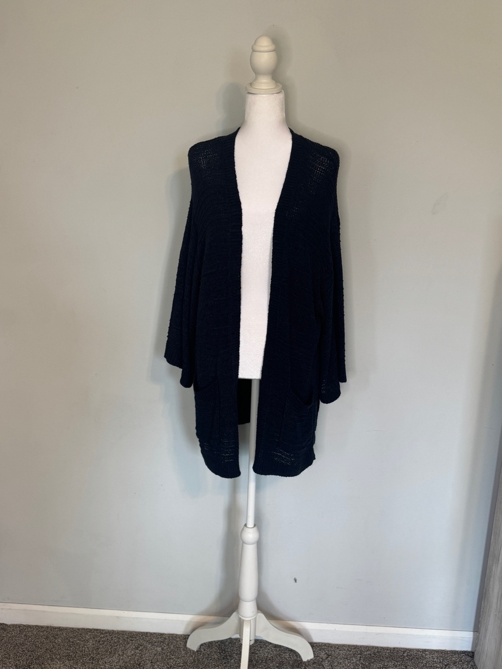 Old Navy cardigan - Navy Blue
Size XS but oversized